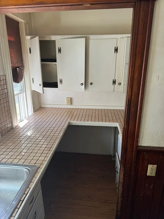 1 bed, 1 bath apartment for rent at 15 Oriole St Unit 2, Gardner — photo 3 of 9