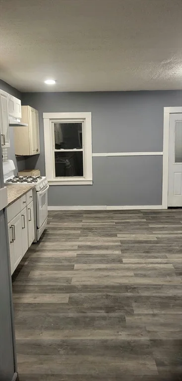 3 bed, 1 bath apartment for rent at 15 Otto St Unit 2, Brockton — photo 2 of 6