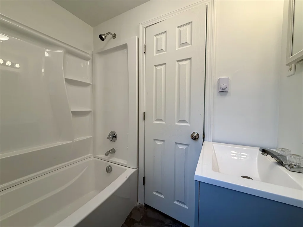 1 bed, 1 bath apartment for rent at 15 Park Ave Unit 11, Foxboro — photo 11 of 15