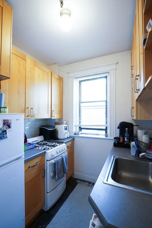 1 bed, 1 bath apartment for rent at 15 Park Dr Unit 28, Fenway — photo 5 of 7