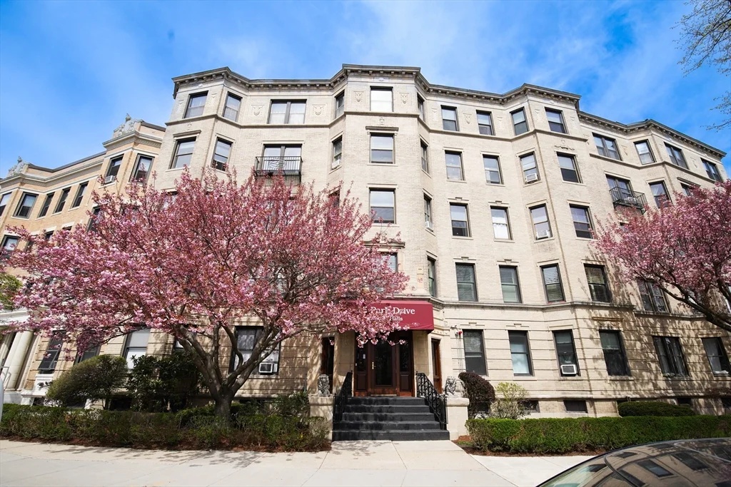 1 bed, 1 bath apartment for rent at 15 Park Dr Unit 28, Fenway — photo 6 of 7