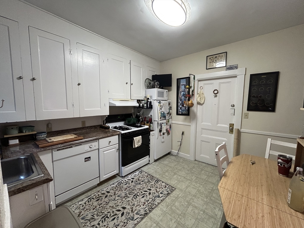 1 bed, 1 bath apartment for rent at 15 Park St Unit 1L, Marlborough — photo 2 of 11