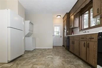 2 bed, 1 bath apartment for rent at 15 Park Street Ct Unit 1, Medford — photo 2 of 10