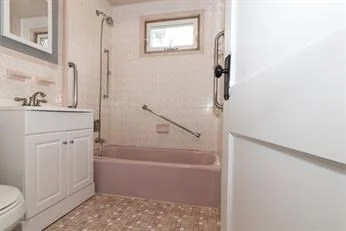 2 bed, 1 bath apartment for rent at 15 Park Street Ct Unit 1, Medford — photo 9 of 10