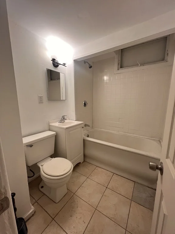 1 bed, 1 bath apartment for rent at 15 Park Vale Unit 3B, Allston — photo 10 of 14