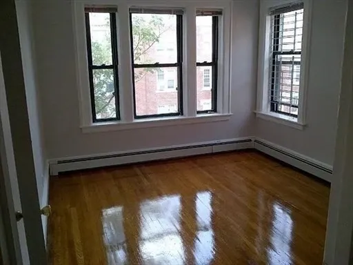 3 bed, 1 bath apartment for rent at 15 Park Vale Unit 9, Allston — photo 3 of 4