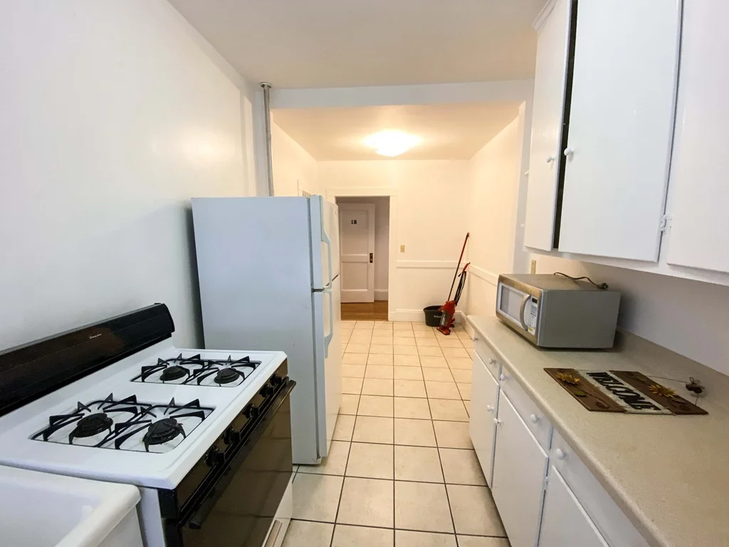 2 bed, 1 bath apartment for rent at 15 Parkman St Unit 1B, Coolidge Corner — photo 1 of 13