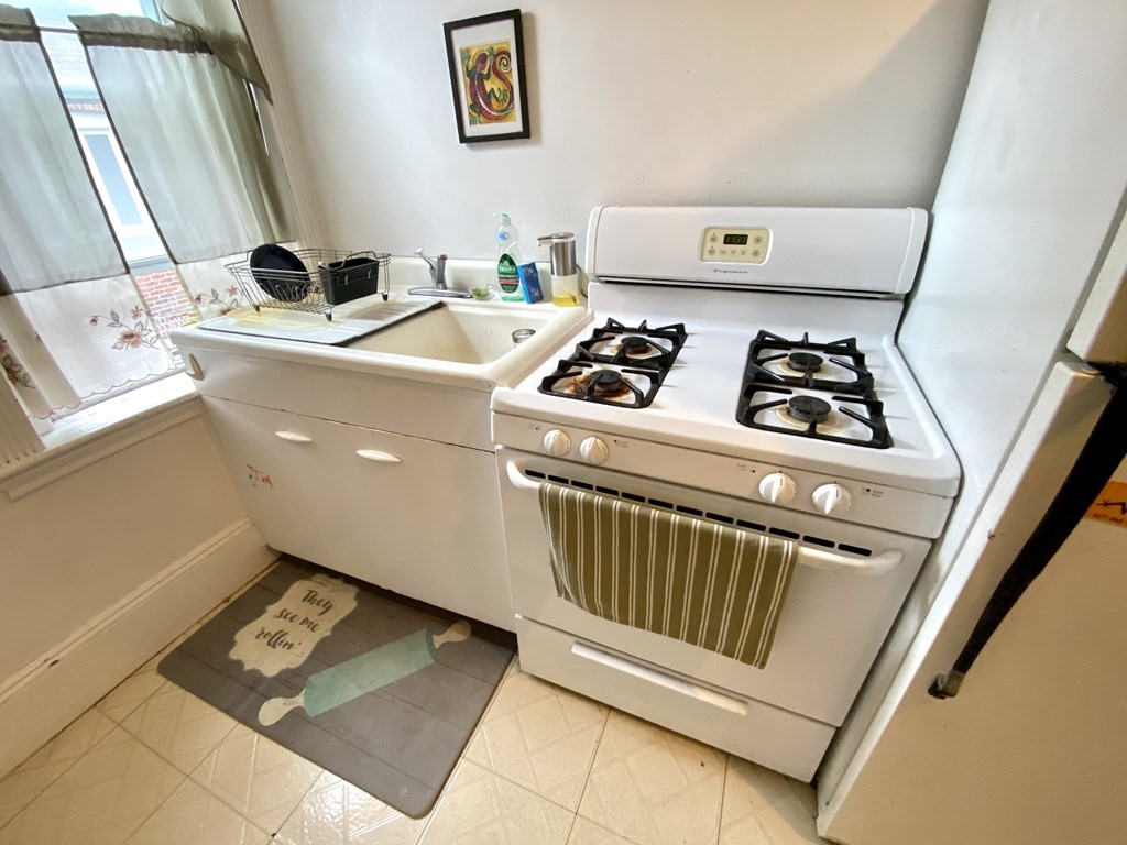 2 bed, 1 bath apartment for rent at 15 Parkman St Unit 3B, Brookline — photo 5 of 15