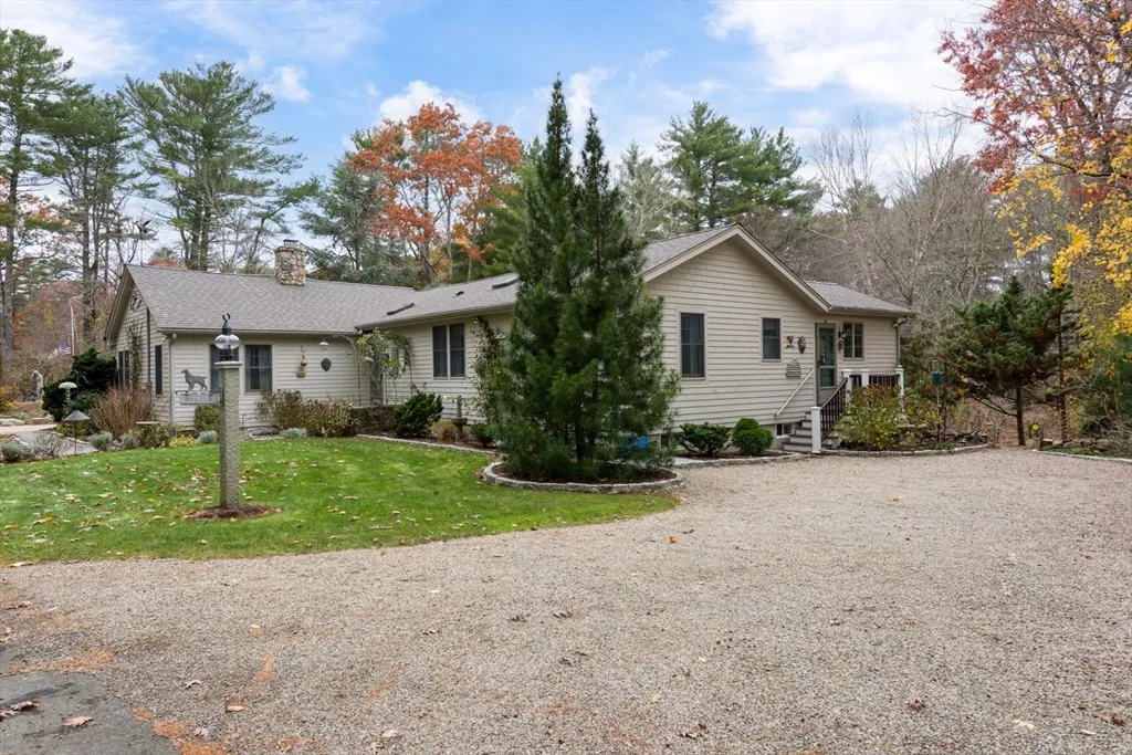1 bed, 1 bath apartment for rent at 15 Parlowtown Rd Unit A, Marion — photo 3 of 16