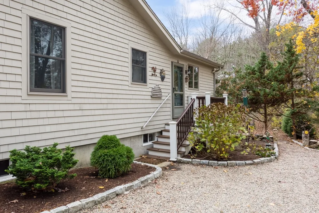 1 bed, 1 bath apartment for rent at 15 Parlowtown Rd Unit A, Marion — photo 4 of 16