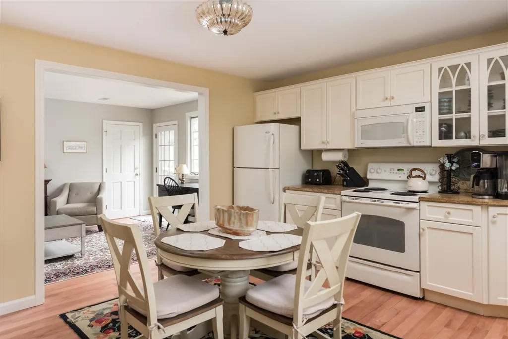 1 bed, 1 bath apartment for rent at 15 Parlowtown Rd Unit A, Marion — photo 9 of 16