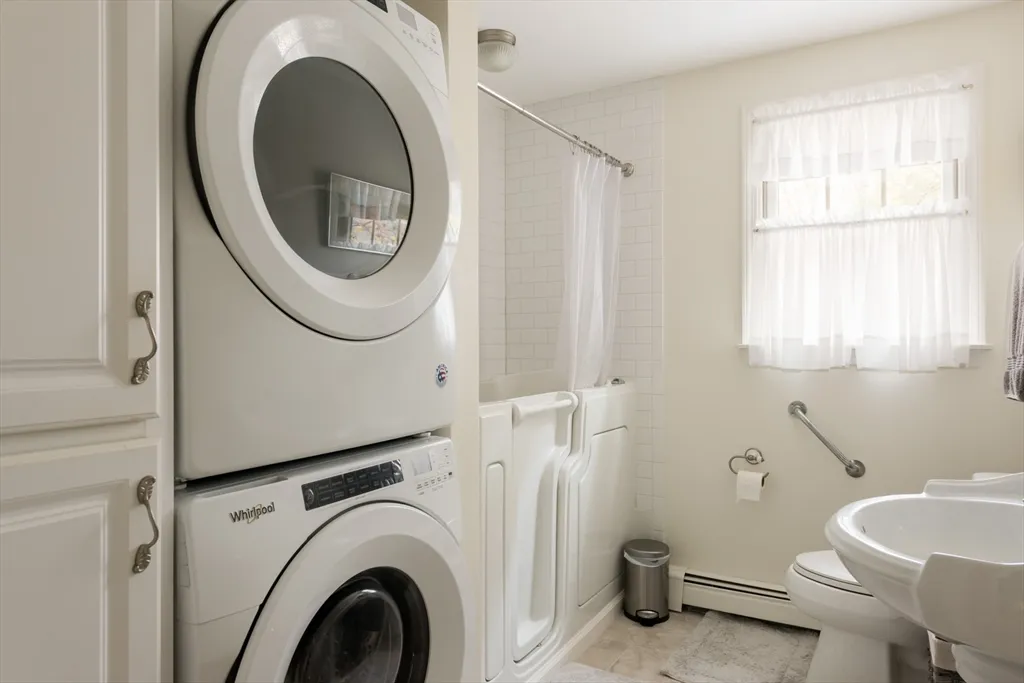 1 bed, 1 bath apartment for rent at 15 Parlowtown Rd Unit A, Marion — photo 12 of 16