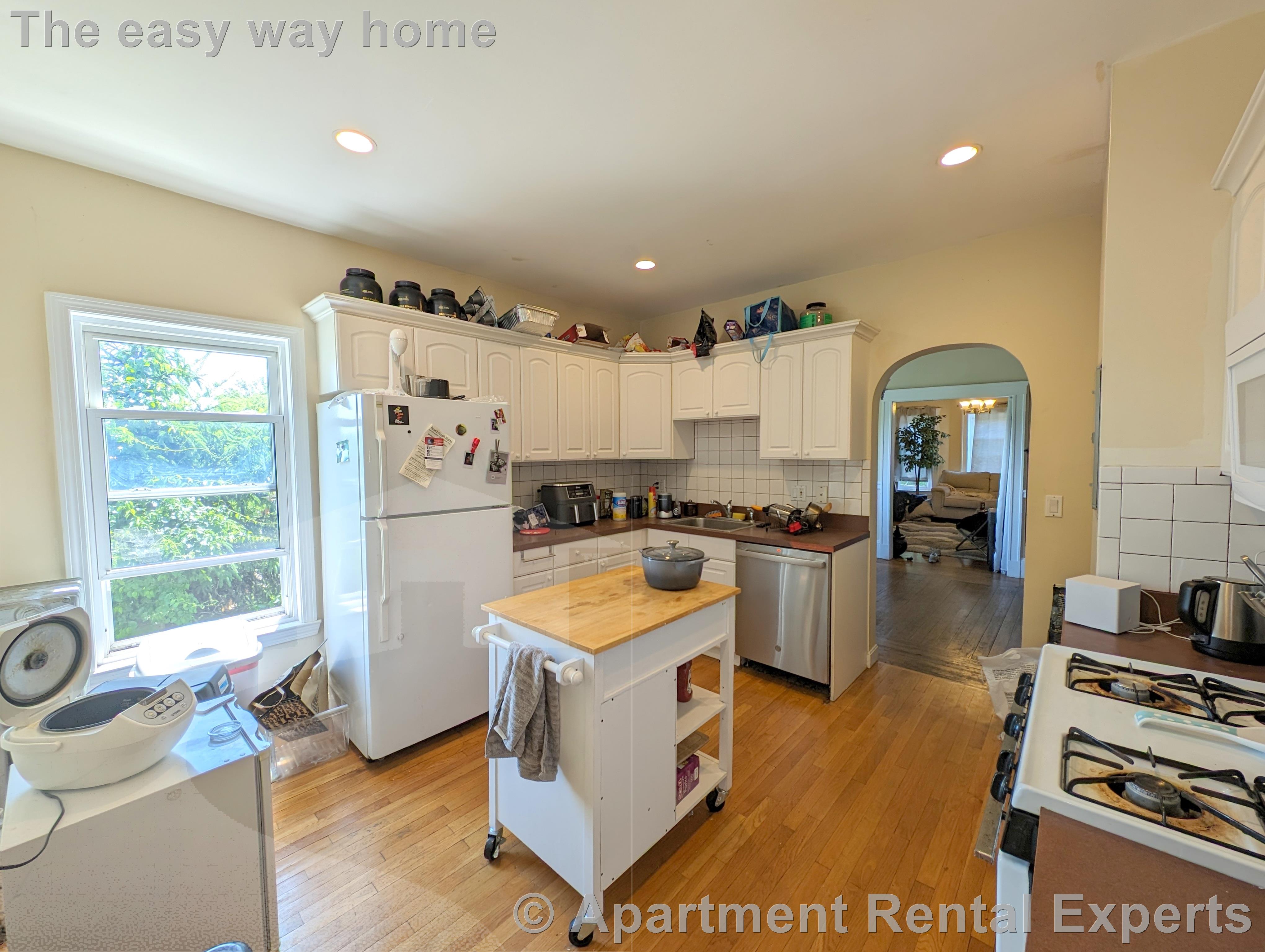 4 bed, 2 bath apartment for rent at 15 Paulina St Unit 2, Davis Square — photo 6 of 25