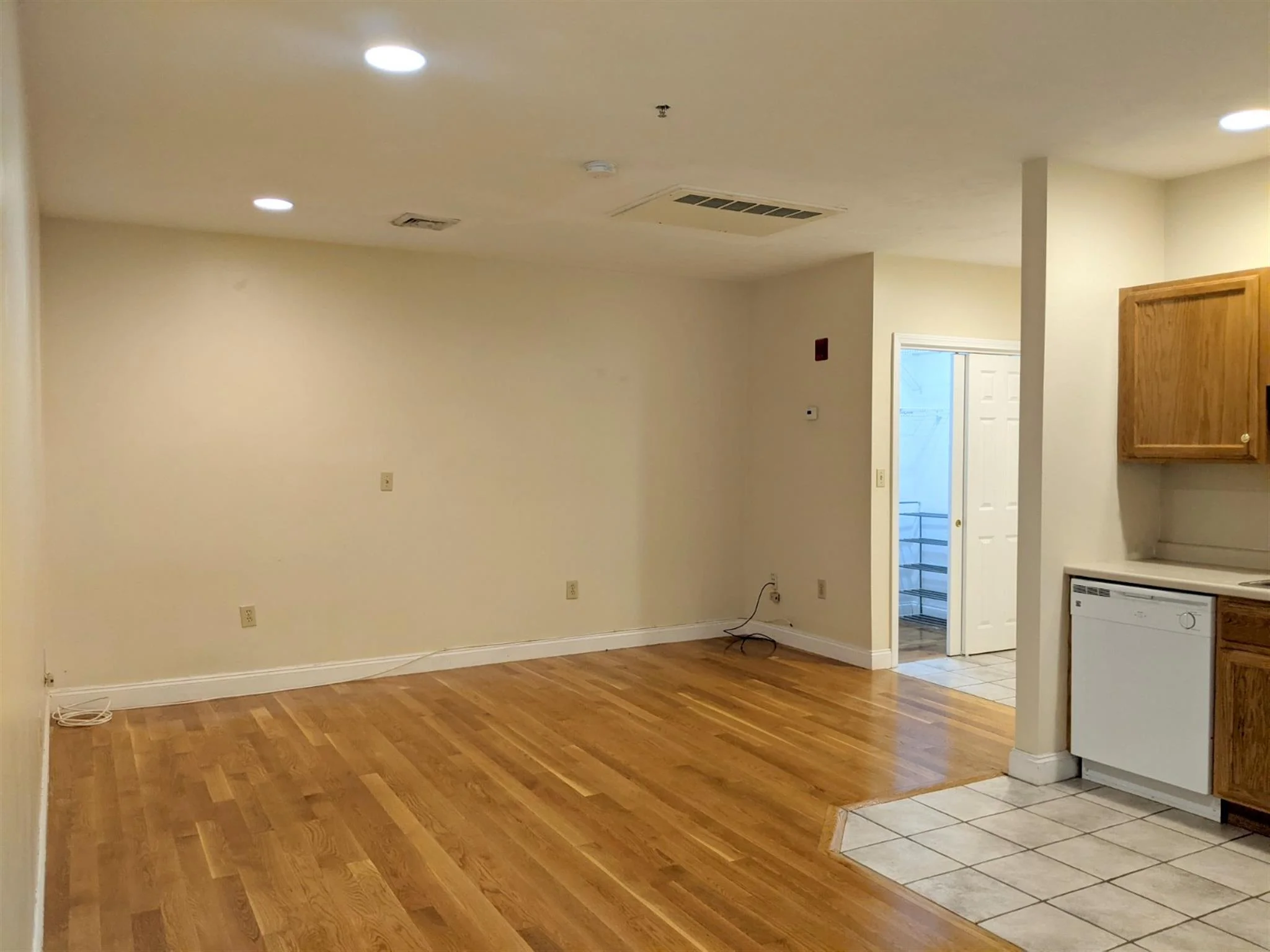 Studio bed, 1 bath apartment for rent at 15 Pearl St Unit 8, Cambridgeport — photo 3 of 12
