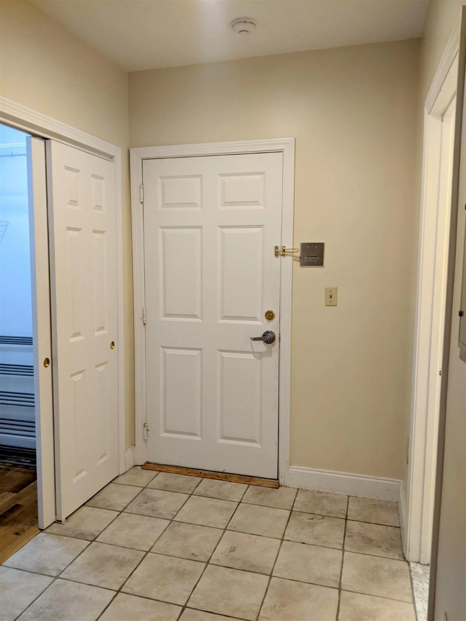 Studio bed, 1 bath apartment for rent at 15 Pearl St Unit 8, Cambridgeport — photo 5 of 12