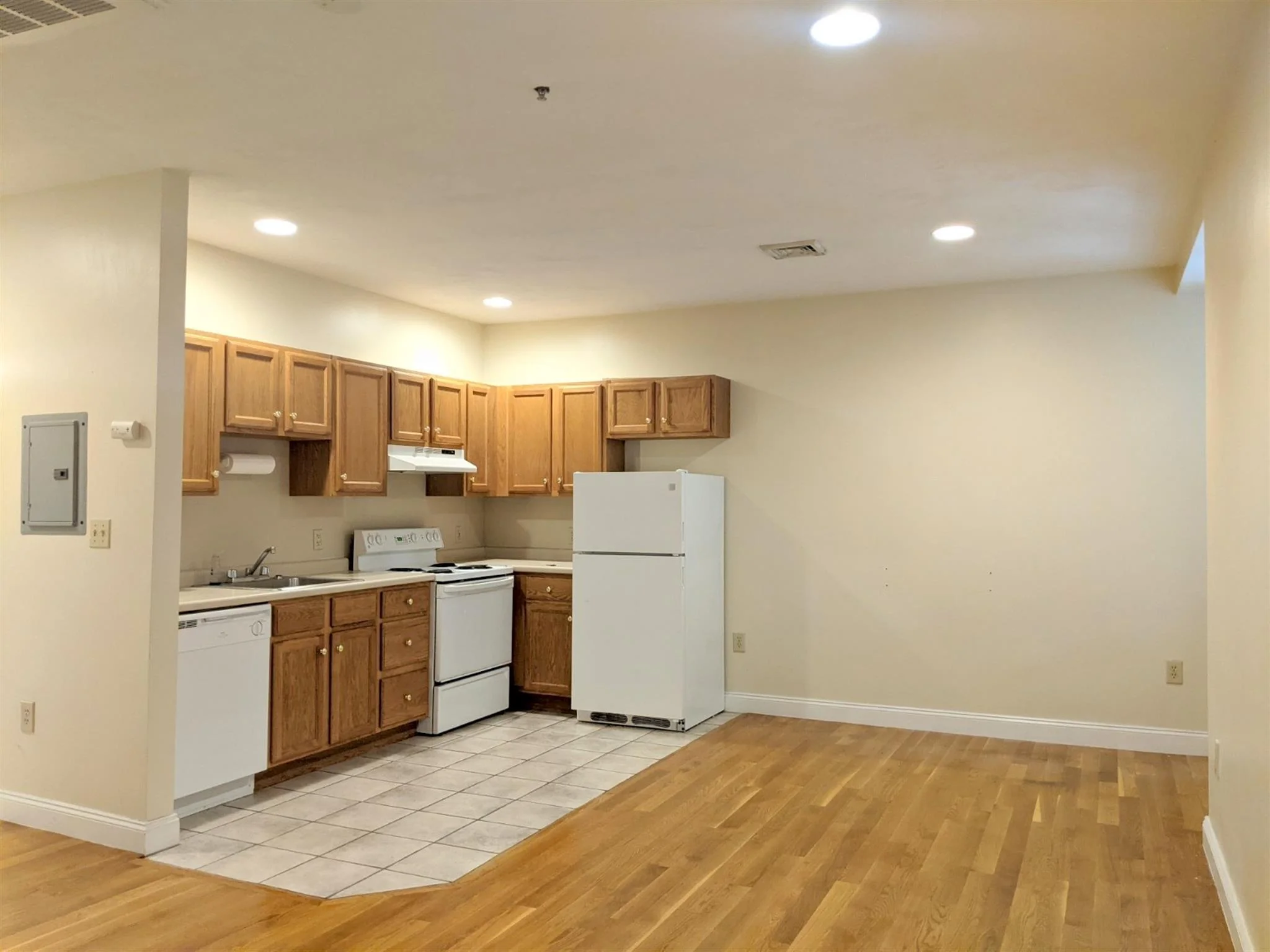 Studio bed, 1 bath apartment for rent at 15 Pearl St Unit 8, Cambridgeport
