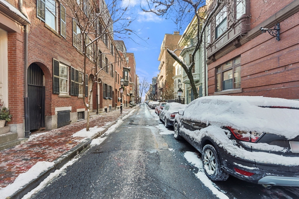 3 bed, 2 bath apartment for rent at 15 Pinckney St Unit 3, Beacon Hill — photo 14 of 15