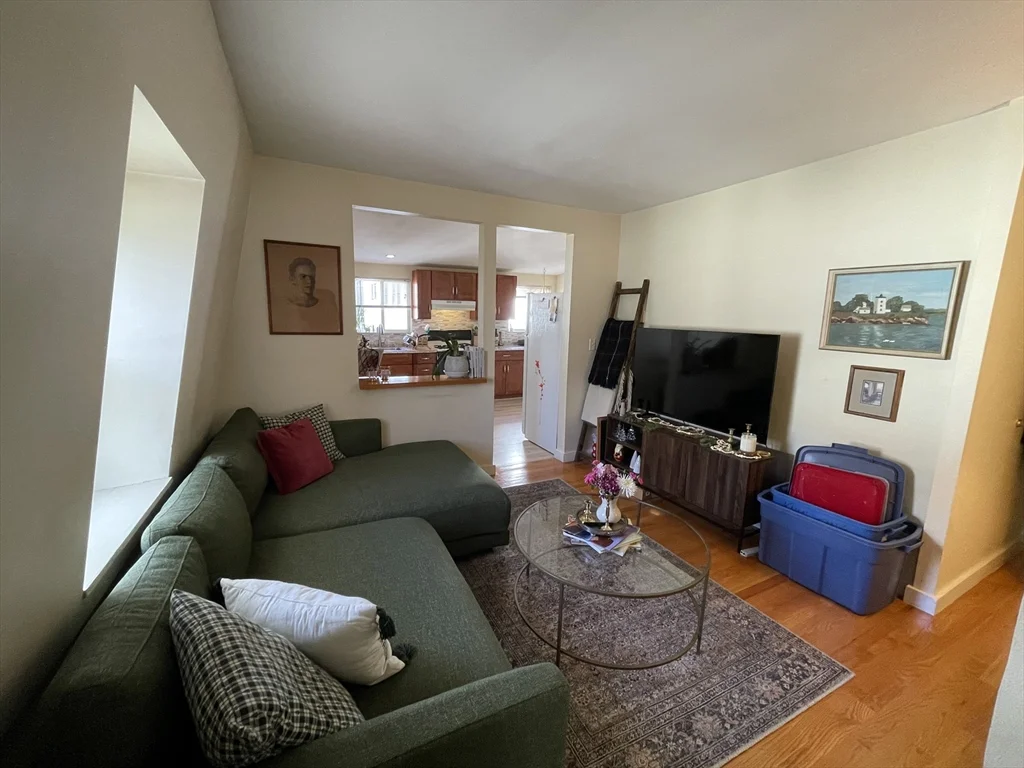 2 bed, 1 bath apartment for rent at 15 Pleasant St Unit 3, Beverly — photo 6 of 12