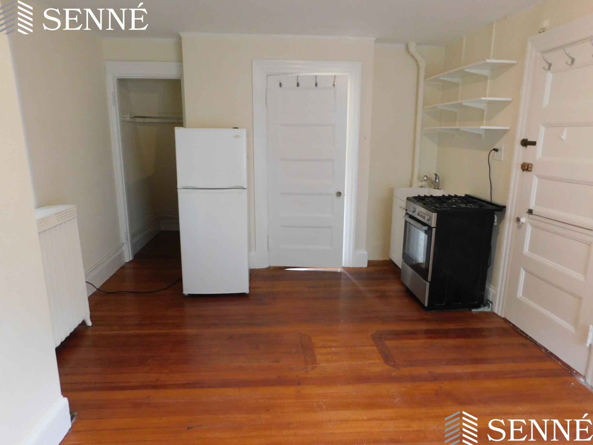 Studio bed, 1 bath apartment for rent at 15 Prentiss St Unit 2 Rear, Baldwin — photo 2 of 5