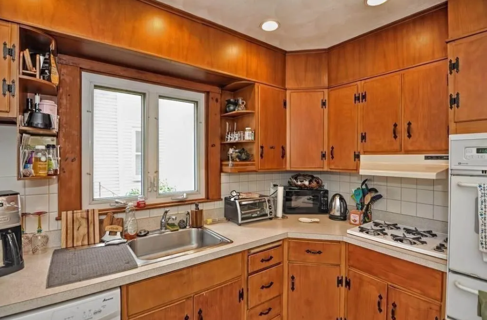 3 bed, 1 bath apartment for rent at 15 Princeton St Unit 1, South Medford — photo 4 of 8