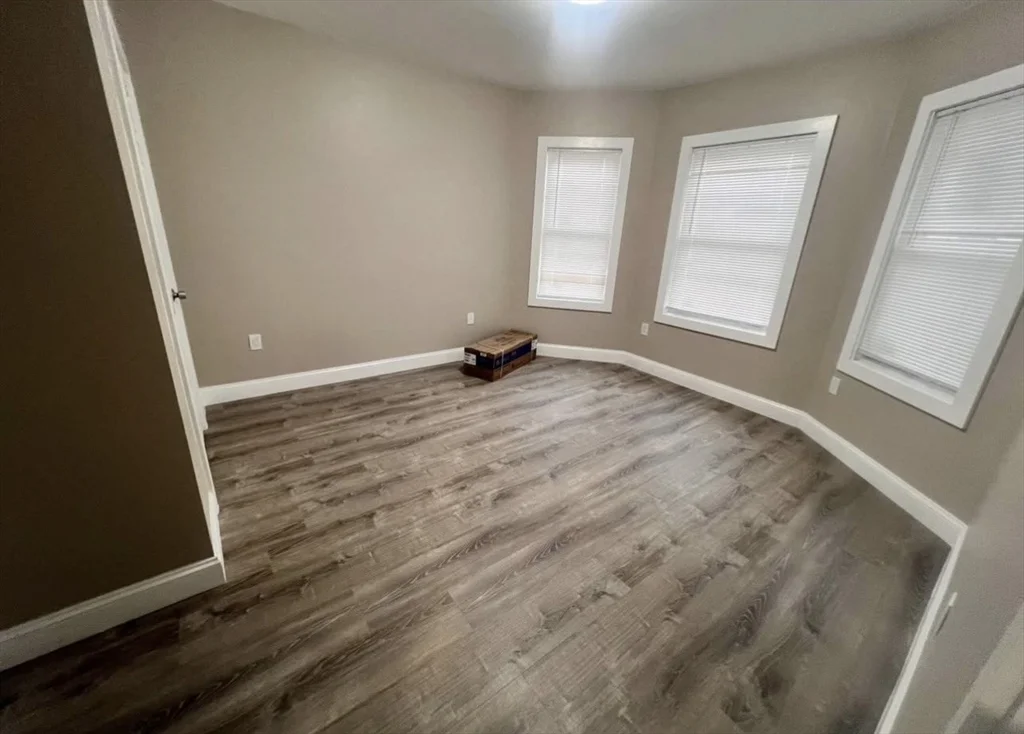 3 bed, 1 bath apartment for rent at 15 Quincefield Unit 1, Dorchester — photo 2 of 5
