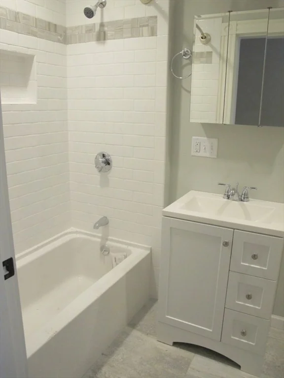 3 bed, 2 bath apartment for rent at 15 Quincy St Unit 3, Union Square — photo 15 of 21
