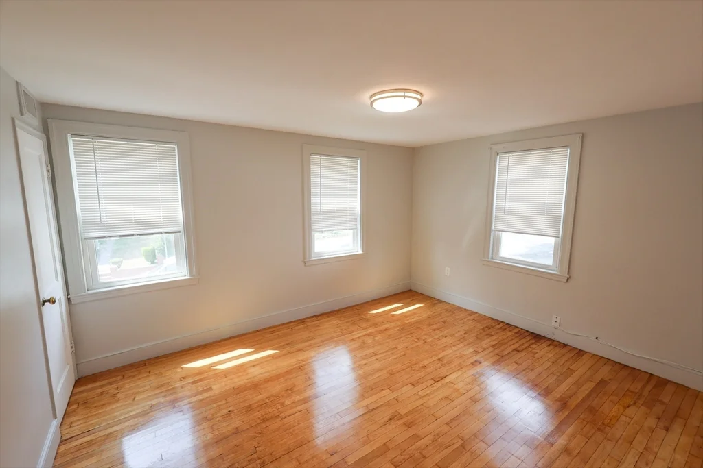 2 bed, 1 bath apartment for rent at 15 Ridgeview Ave Unit 1, Mattapan — photo 4 of 9