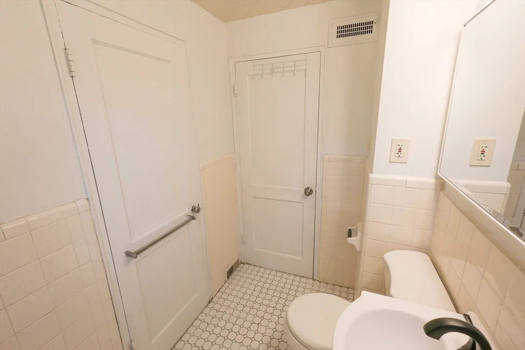 2 bed, 1 bath apartment for rent at 15 Ridgeview Ave Unit 1R, Mattapan — photo 11 of 15