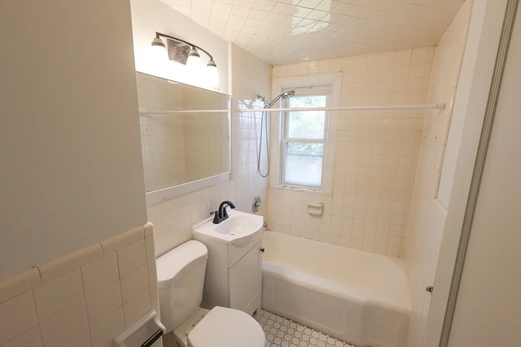 2 bed, 1 bath apartment for rent at 15 Ridgeview Ave Unit 1R, Mattapan — photo 10 of 15