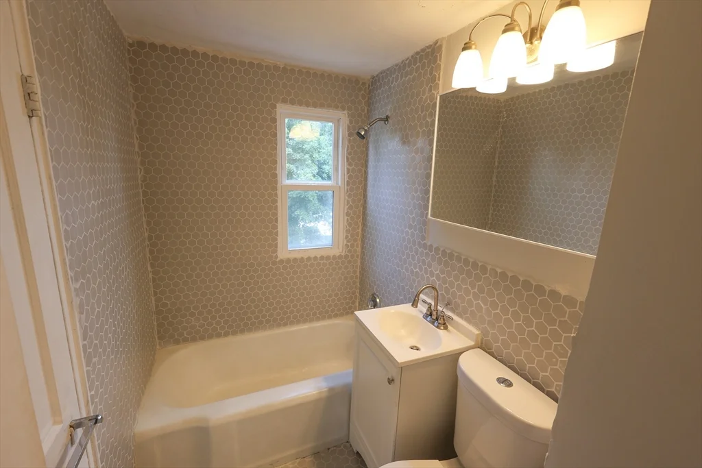 2 bed, 1 bath apartment for rent at 15 Ridgeview Ave Unit 2, Mattapan — photo 7 of 9