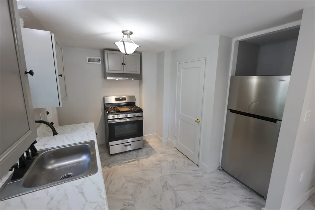 2 bed, 1 bath apartment for rent at 15 Ridgeview Ave Unit 2, Mattapan — photo 1 of 9