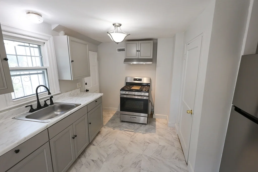 2 bed, 1 bath apartment for rent at 15 Ridgeview Ave Unit 2, Mattapan — photo 2 of 9