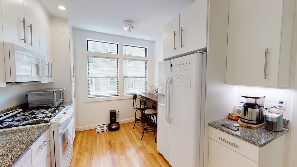 4 bed, 2 bath apartment for rent at 15 Roberts Rd Unit B, Harvard Square — photo 3 of 30