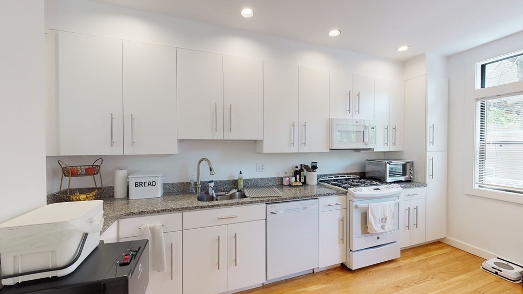 4 bed, 2 bath apartment for rent at 15 Roberts Rd Unit B, Harvard Square — photo 2 of 30