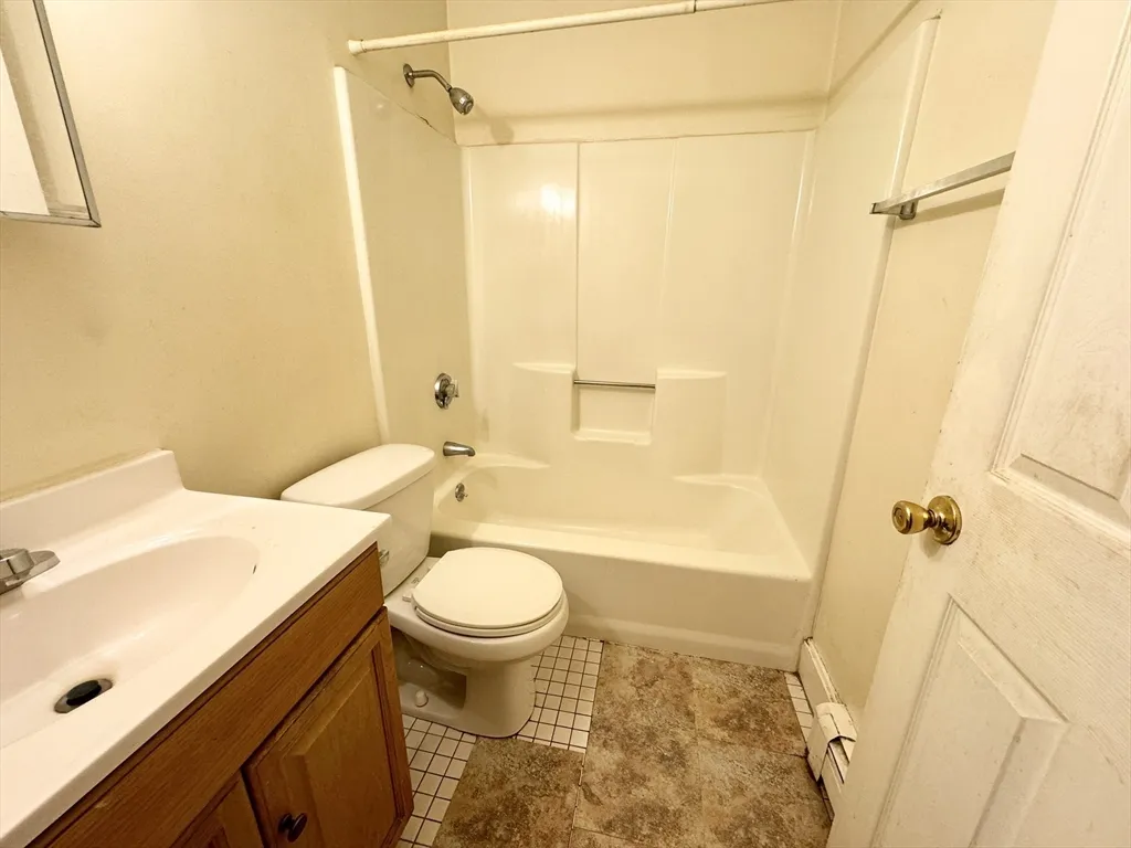 2 bed, 1 bath apartment for rent at 15 Ruggles Unit 1, Roxbury — photo 4 of 5