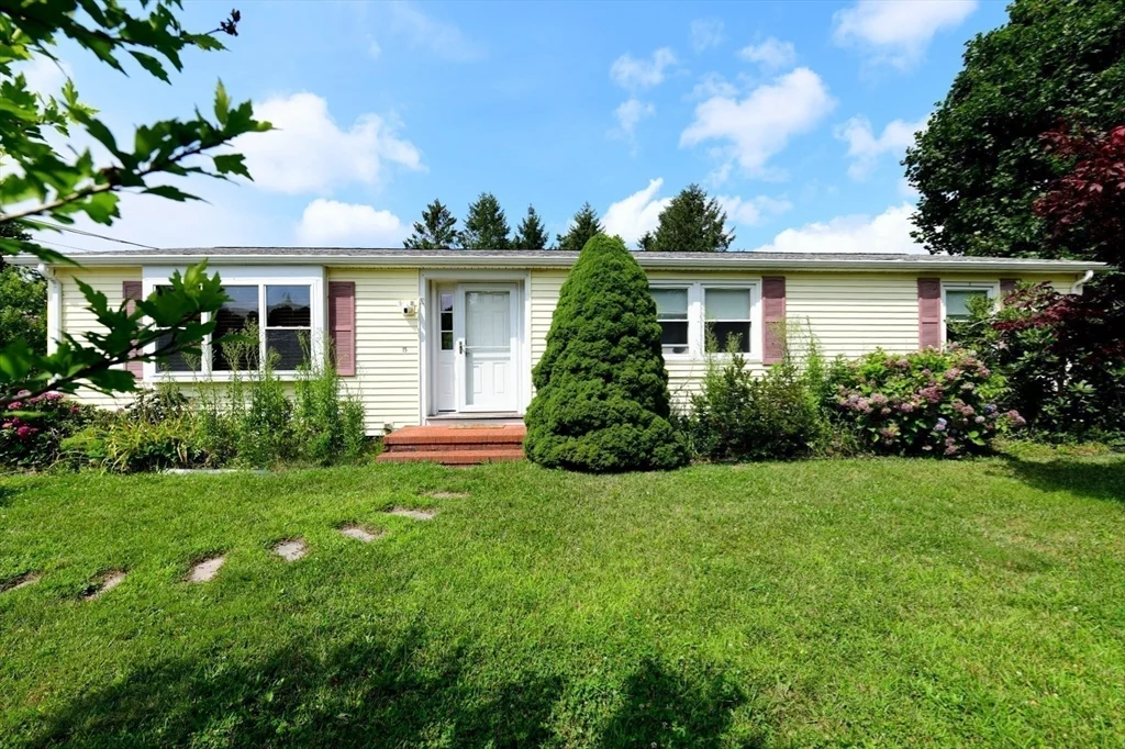 3 bed, 1 bath apartment for rent at 15 Sachem Dr, Sagamore Beach — photo 23 of 26