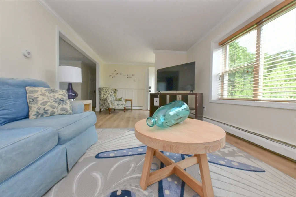 3 bed, 1 bath apartment for rent at 15 Sachem Dr, Sagamore Beach — photo 5 of 26