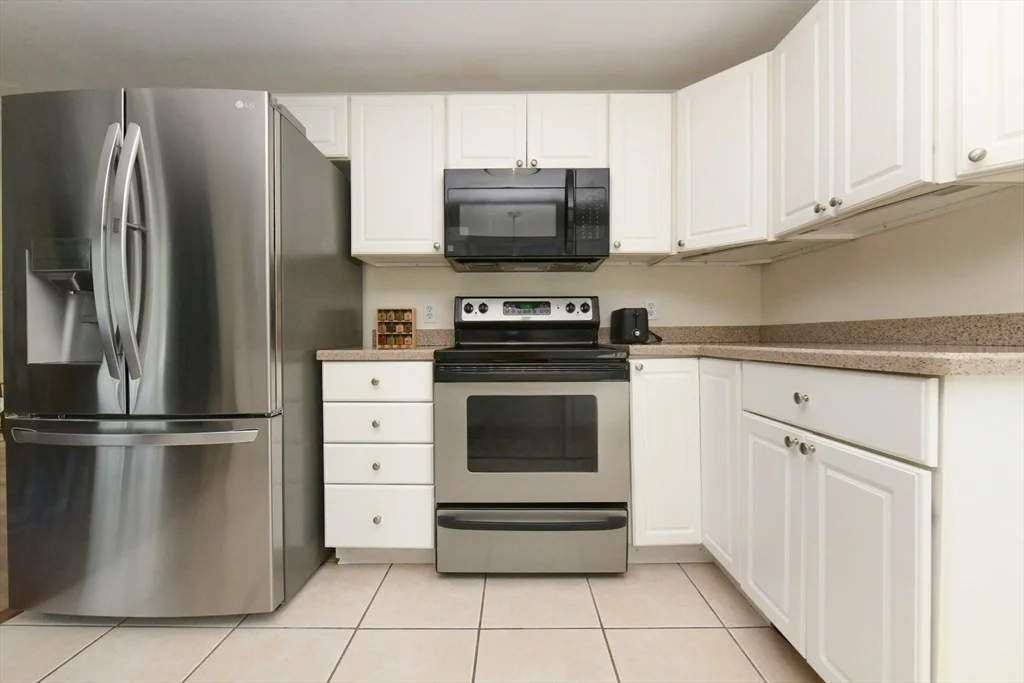 3 bed, 1 bath apartment for rent at 15 Sachem Dr, Sagamore Beach — photo 12 of 26