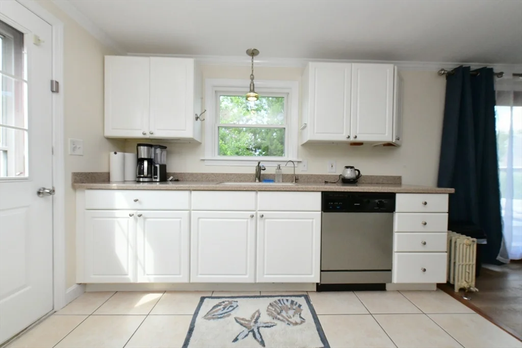 3 bed, 1 bath apartment for rent at 15 Sachem Dr, Sagamore Beach — photo 11 of 26