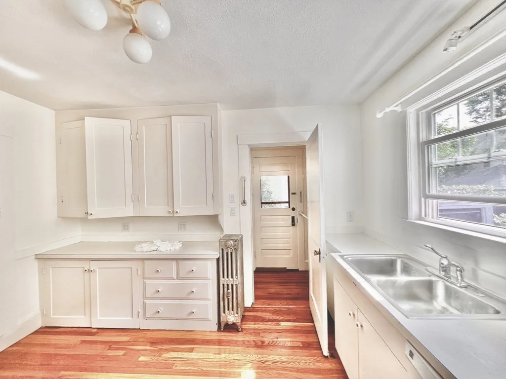 4 bed, 2 bath apartment for rent at 15 Skahan Rd Unit 2, Belmont — photo 15 of 18
