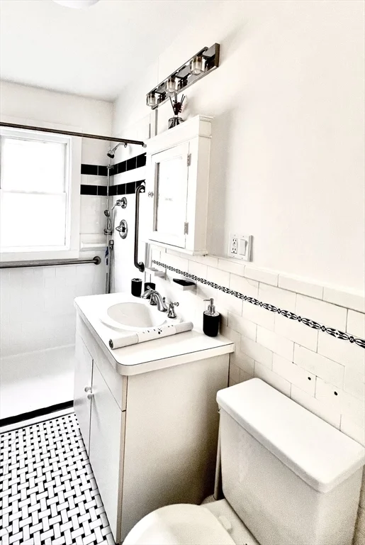 4 bed, 2 bath apartment for rent at 15 Skahan Rd Unit 2, Belmont — photo 14 of 18