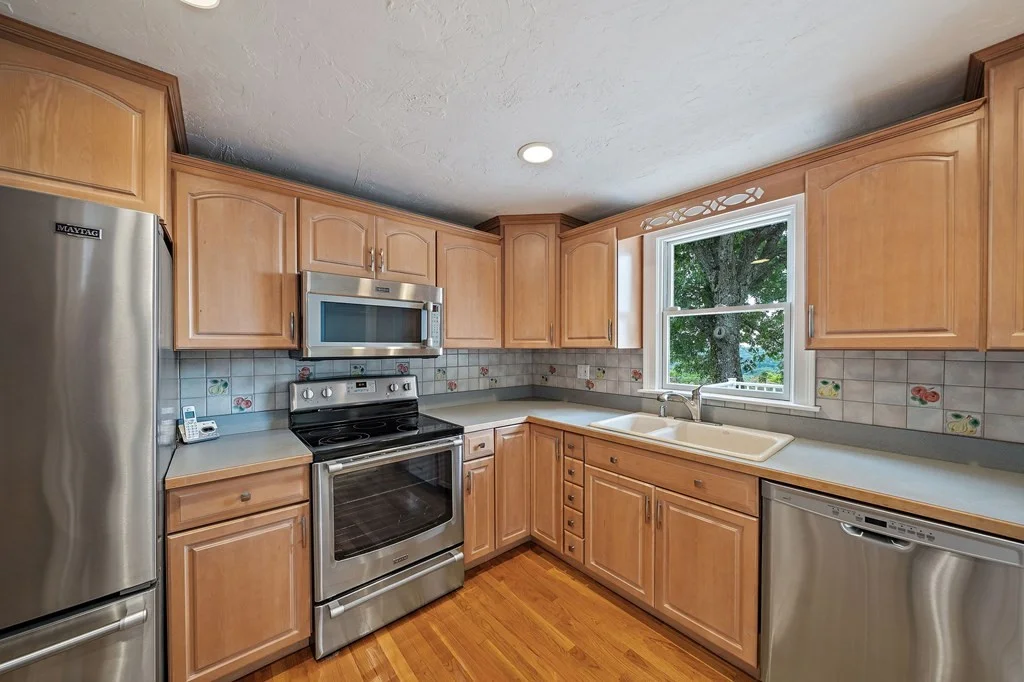4 bed, 3 bath apartment for rent at 15 Skyview Ln, Woburn — photo 6 of 41