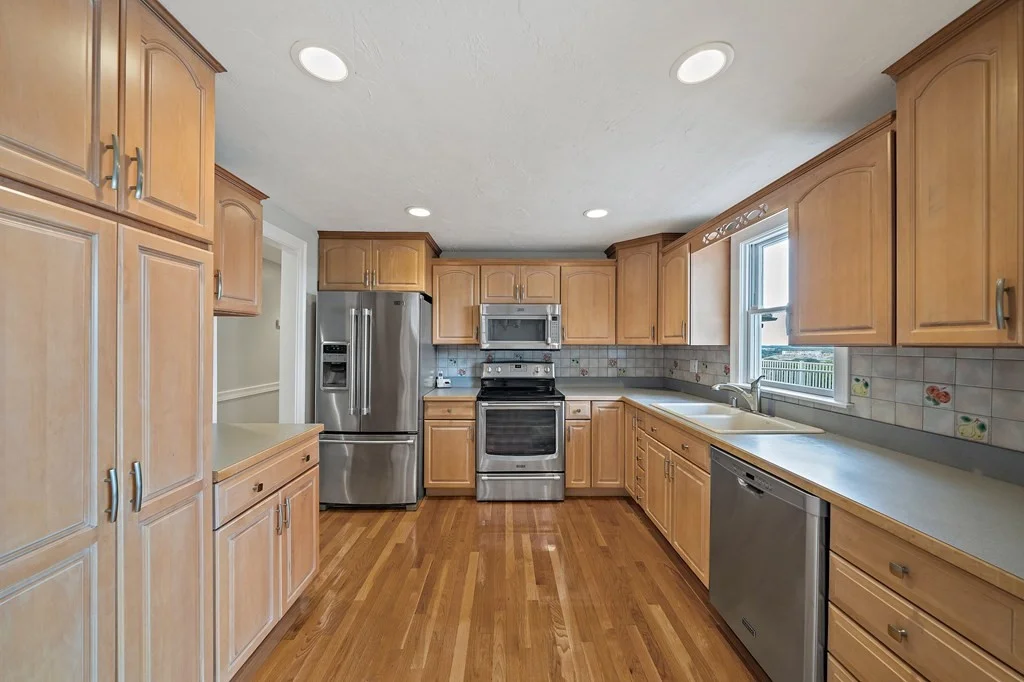 4 bed, 3 bath apartment for rent at 15 Skyview Ln, Woburn — photo 5 of 41