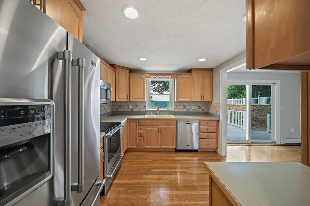 4 bed, 3 bath apartment for rent at 15 Skyview Ln, Woburn — photo 3 of 41