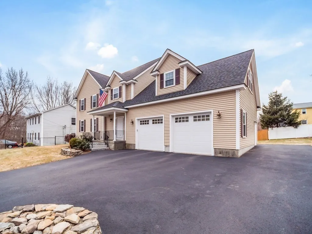 4 bed, 2 bath apartment for rent at 15 Spencer St, Methuen — photo 2 of 25