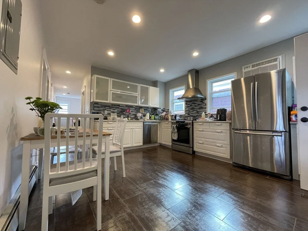 3 bed, 2 bath apartment for rent at 15 Speridakis Ter Unit 15, Cambridge — photo 3 of 20