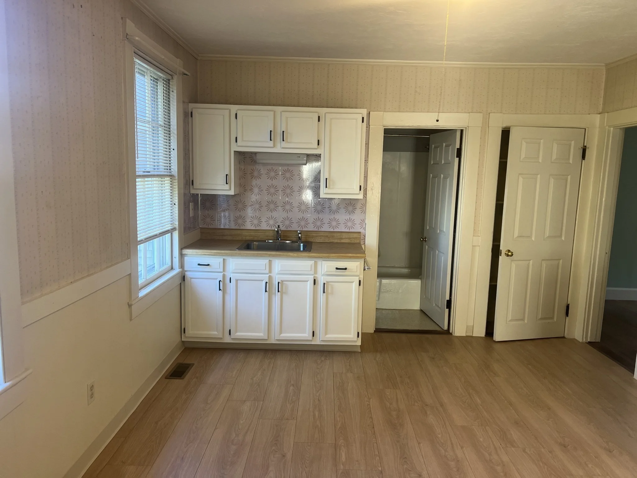 3 bed, 1 bath apartment for rent at 15 Spooner Unit 15, Plymouth — photo 7 of 14