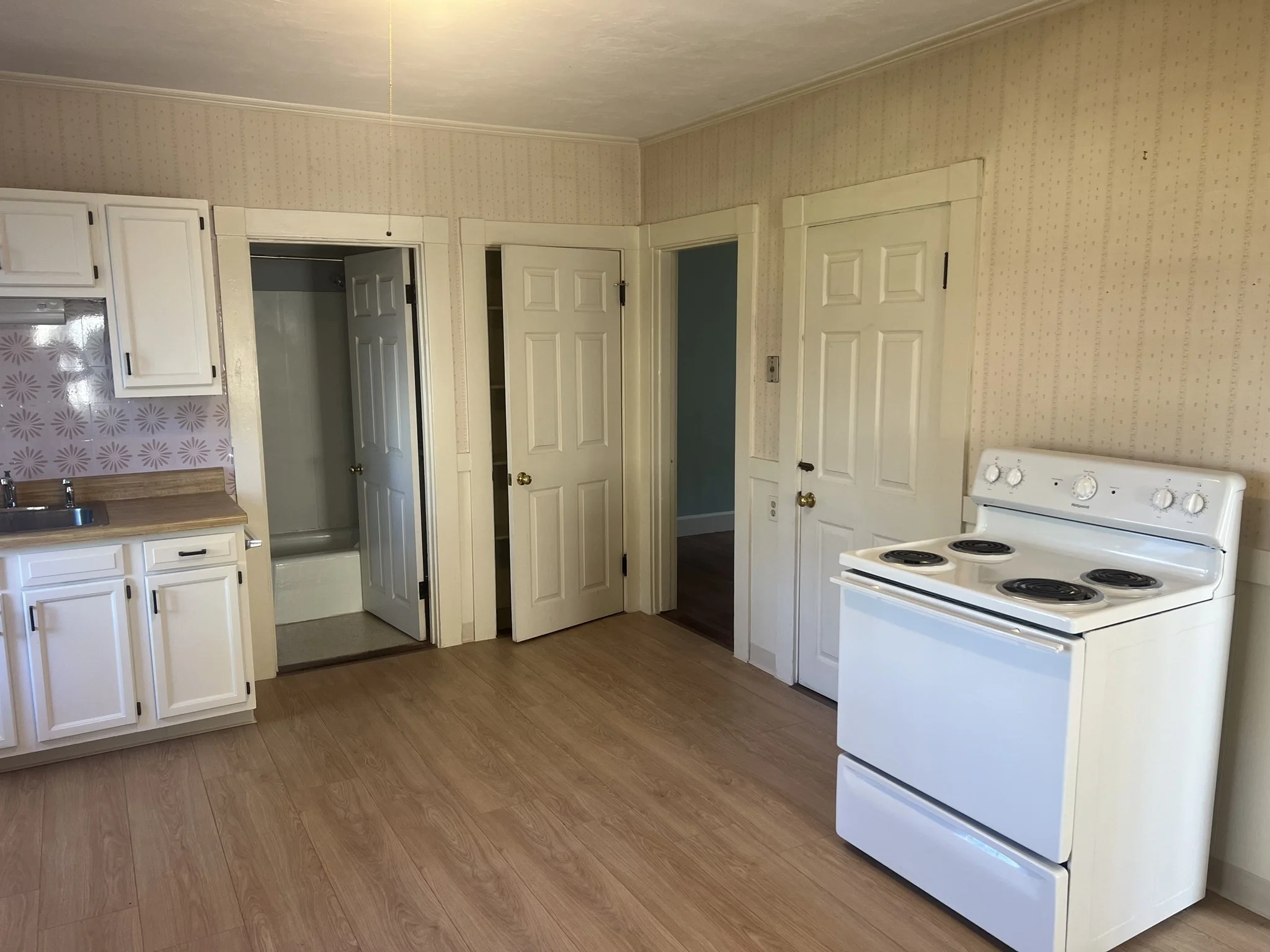 3 bed, 1 bath apartment for rent at 15 Spooner Unit 15, Plymouth — photo 6 of 14