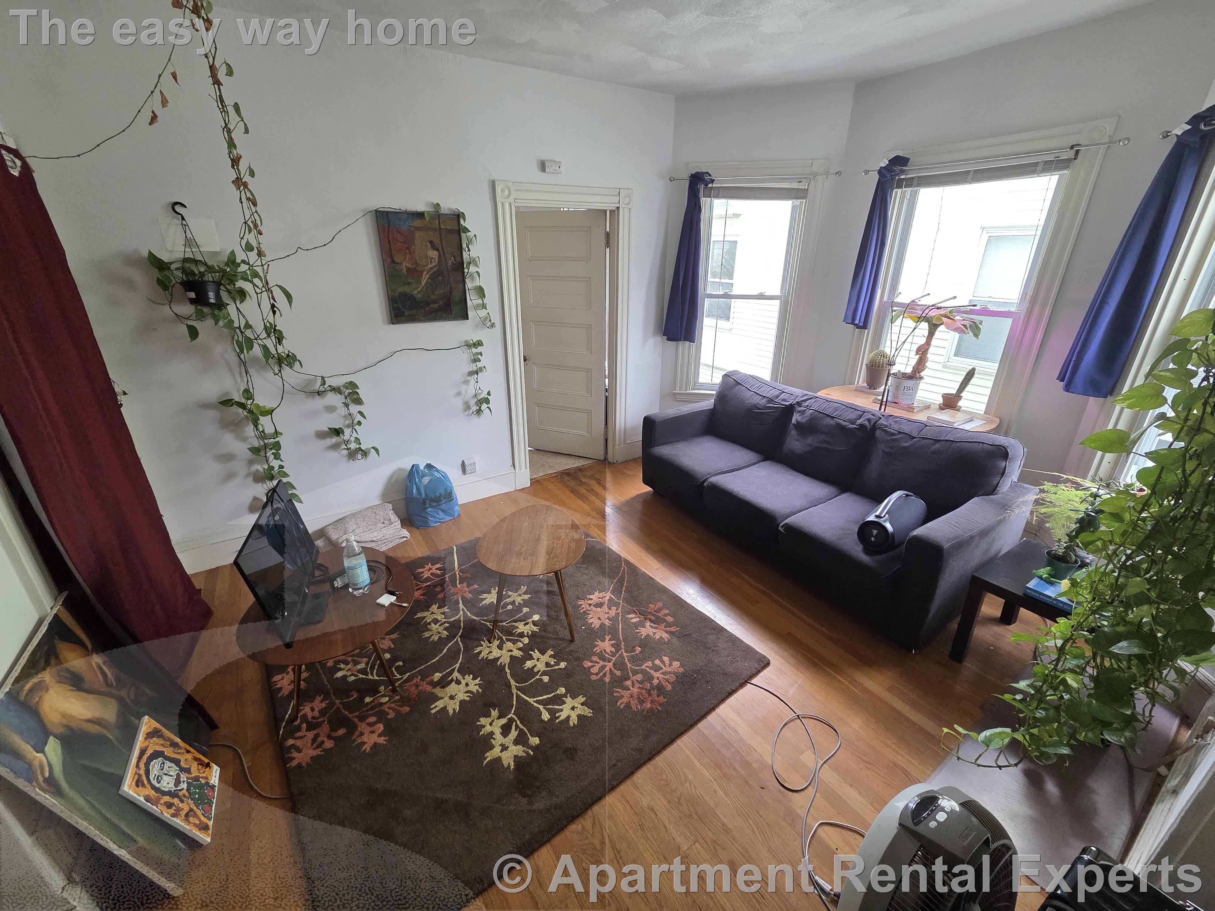 3 bed, 1 bath apartment for rent at 15 St Paul St Unit 2, Central Square — photo 2 of 5