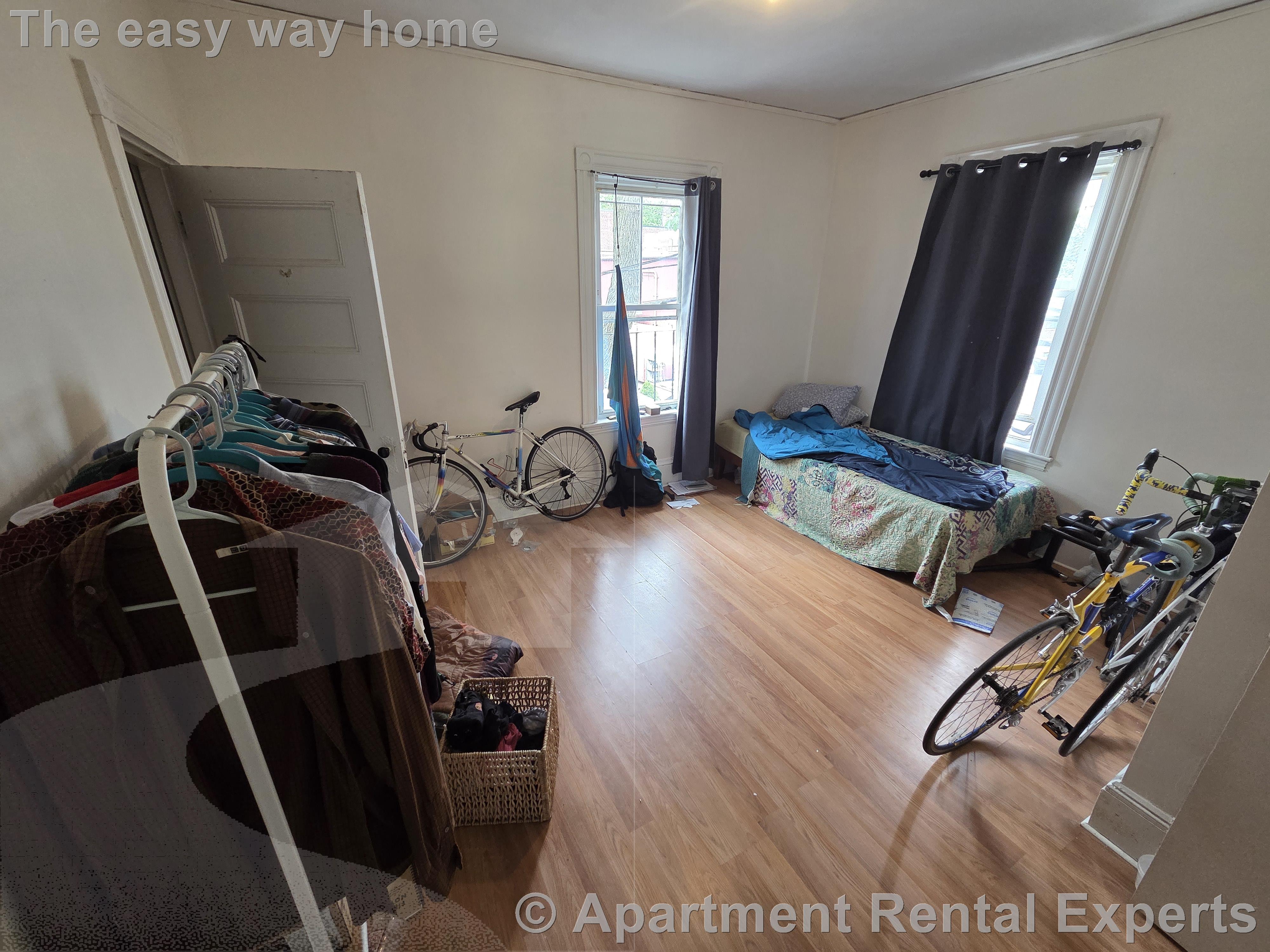 3 bed, 1 bath apartment for rent at 15 St Paul St Unit 2, Central Square — photo 4 of 5